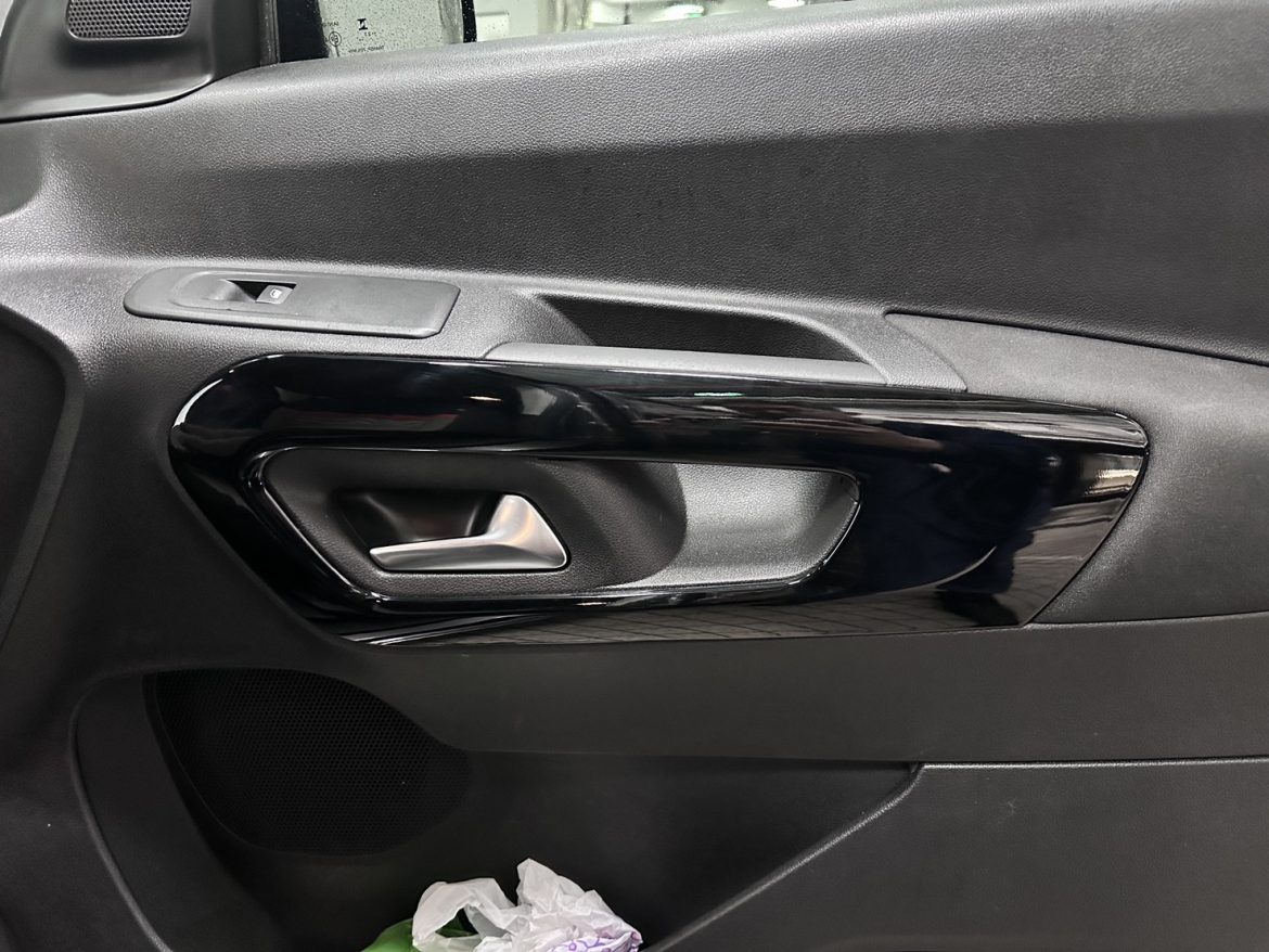 【廠內記實｜讓 BERLINGO 車門重拾光彩的小故事】